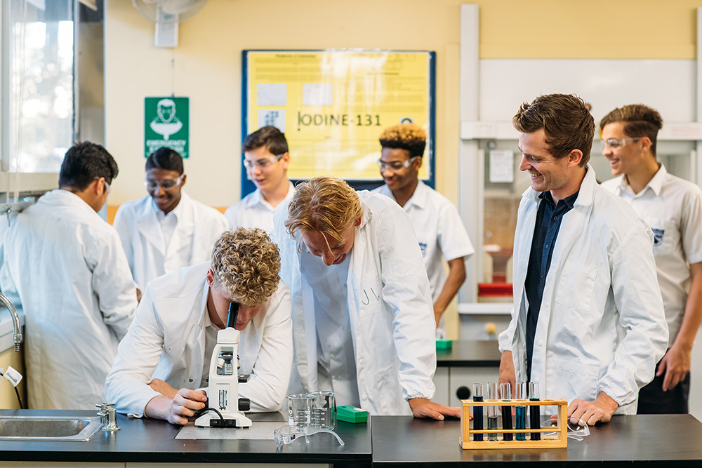 Woolooware HS students in science lab 2019